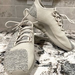 Womens Adidas Shoes 👟